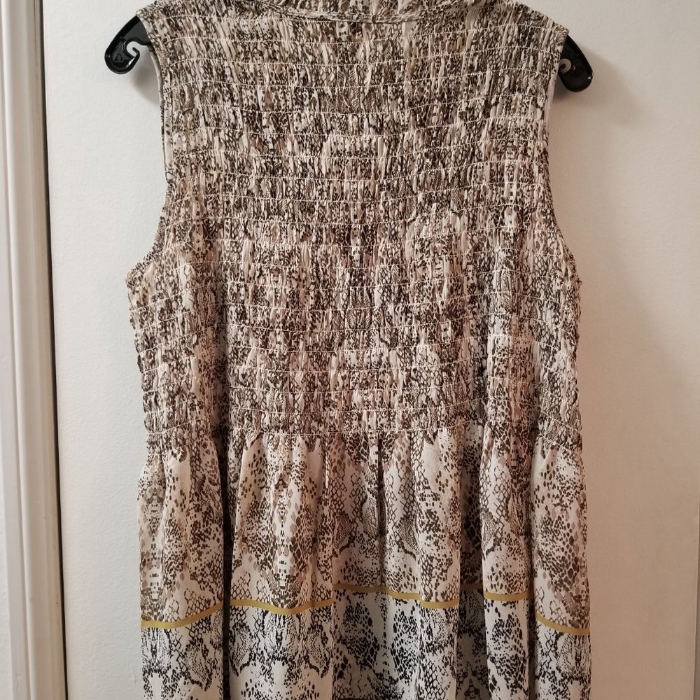 Rushed fit and flair sleeveless animal print tie front top - Picture 6 of 7